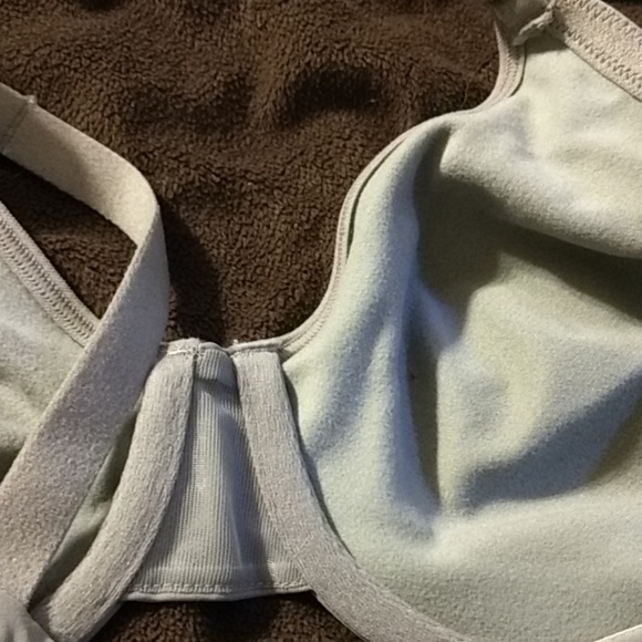 Bra. - Picture 3 of 3